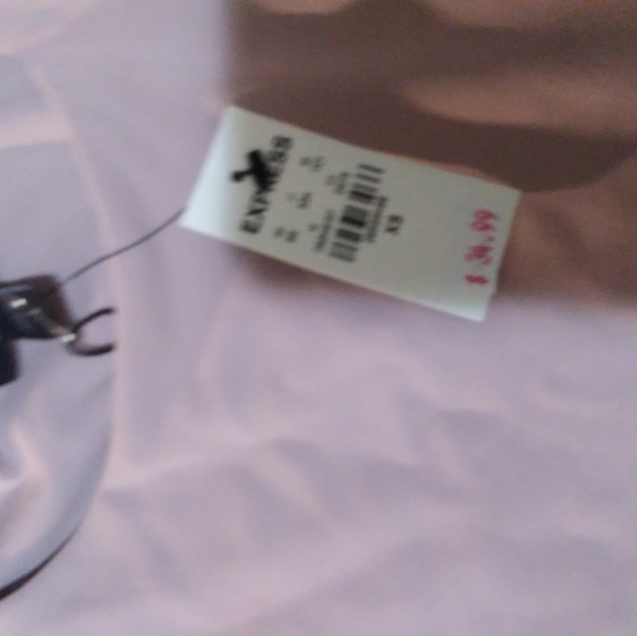 Express Light Rose color fitted tee. - Picture 2 of 3